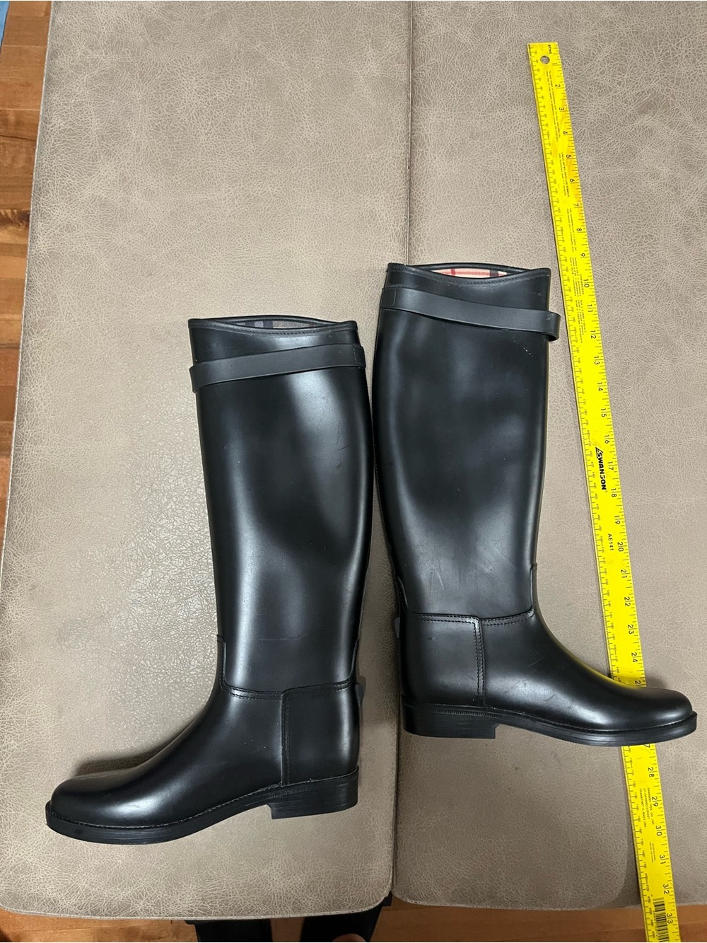 Black Women's Tall Rain Boots us size is like 6 - Picture 3 of 11
